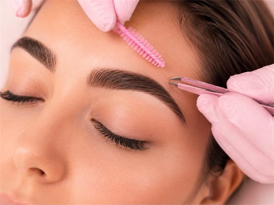 Restructuration sourcils à Toulouse — spécialité Cils By YH